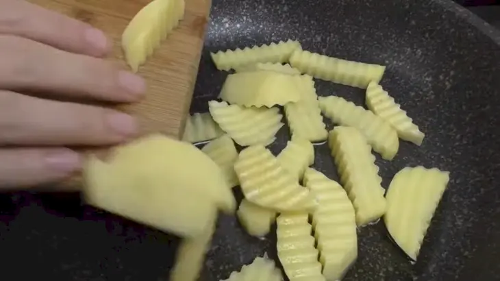 Куриные сердечки с картошкой: шаг 3