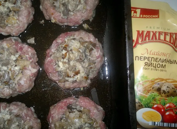 Мясные ватрушки с грибами и майонезом "махеевъ" #махеевъ_чудеса_за_полчаса: шаг 10