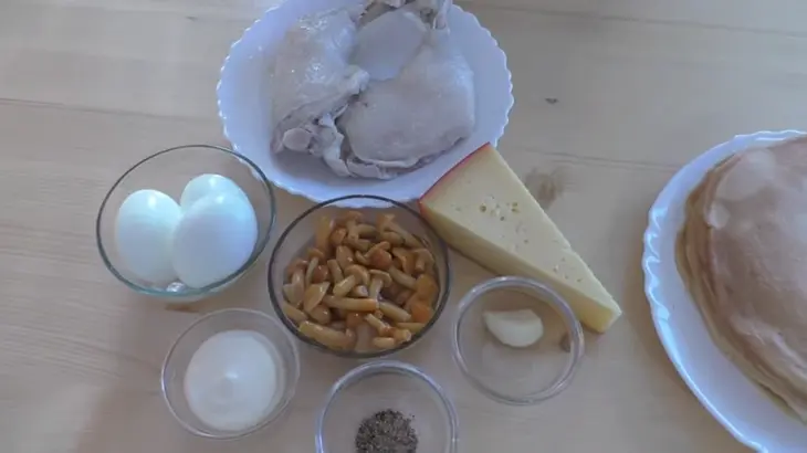 Рецепт куриного, блинного торта с грибами: шаг 3