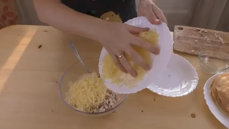 Рецепт куриного, блинного торта с грибами: шаг 4