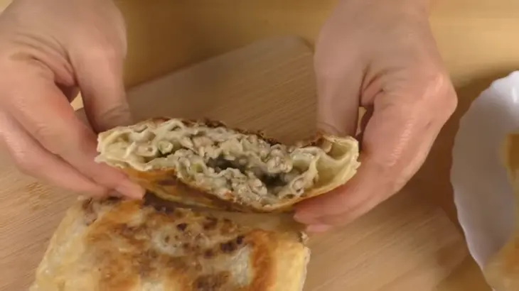 Слоеные лепешки с мясом и луком. катлама: шаг 7