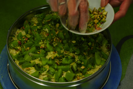 Праздничный салат «изумруд»: шаг 8