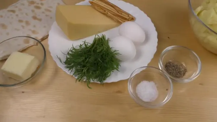 Отрывной пирог из лаваша с картофелем и сыром: шаг 1