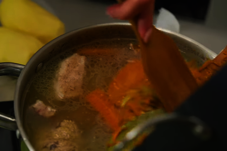 Гороховый суп с копченостями и гренками: шаг 7