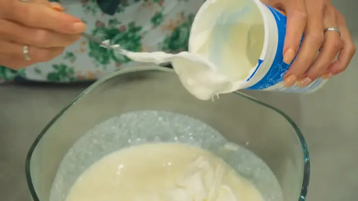 Апельсиновый торт с творогом и сметаной без выпечки: шаг 5