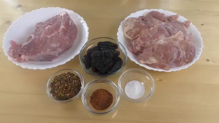 Мясной рулет из двух видов мяса: шаг 1