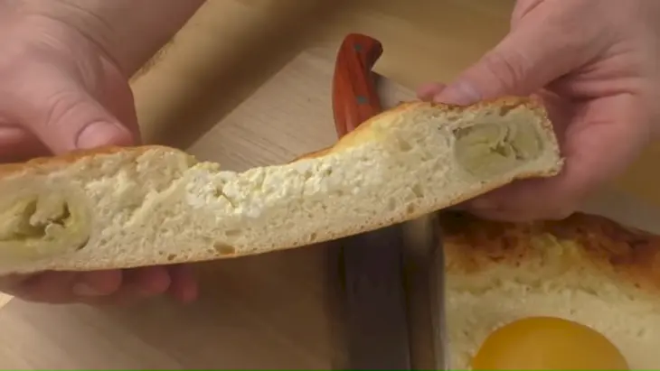 Вкуснейшая выпечка с творогом - хачапури: шаг 8