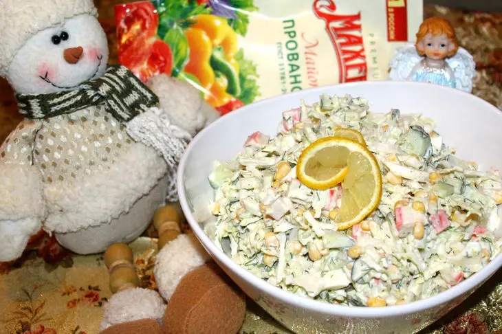 Салат с крабовыми палочками и пекинской капустой: шаг 4