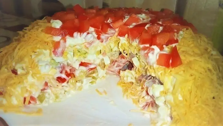 Салат с ветчиной и сыром на новый год.: шаг 1