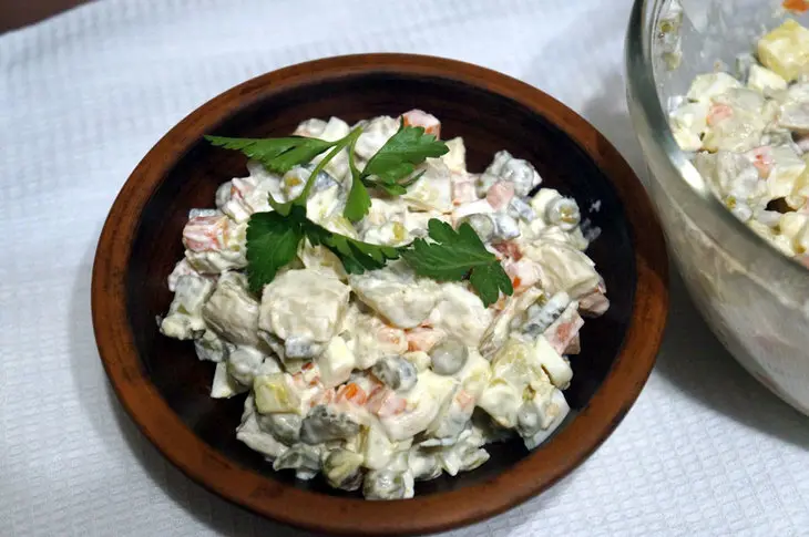 Салат оливье с морским гребешком: шаг 11