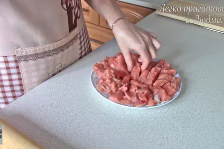 Булочки с рыбой и грибами из слоеного теста: шаг 2