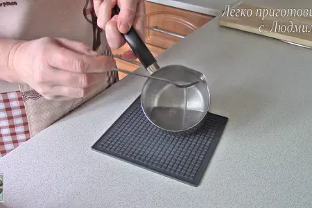 Булочки с рыбой и грибами из слоеного теста: шаг 3