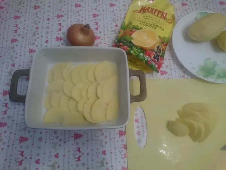 Запеченая картошечка под майонезом и сыром #махеевъ_чудеса_за_полчаса: шаг 2
