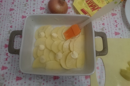 Запеченая картошечка под майонезом и сыром #махеевъ_чудеса_за_полчаса     : шаг 3