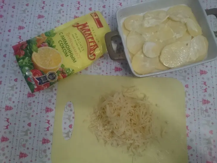 Запеченая картошечка под майонезом и сыром #махеевъ_чудеса_за_полчаса: шаг 4