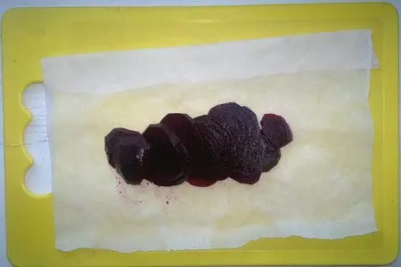 Тосты со свёклой, сельдью и соусом "сырный" махеевъ #махеевъ_чудеса_за_полчаса: шаг 4