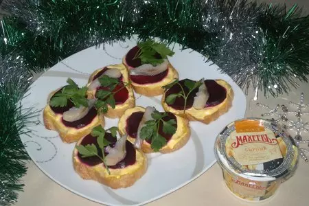 Тосты со свёклой, сельдью и соусом "сырный" махеевъ #махеевъ_чудеса_за_полчаса: шаг 5
