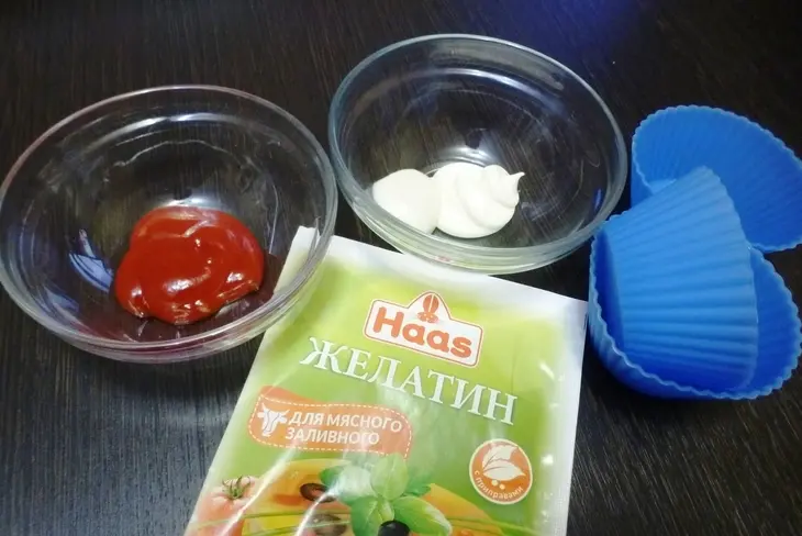 Закусочное заливное "пирожное" из куриного мяса: шаг 1