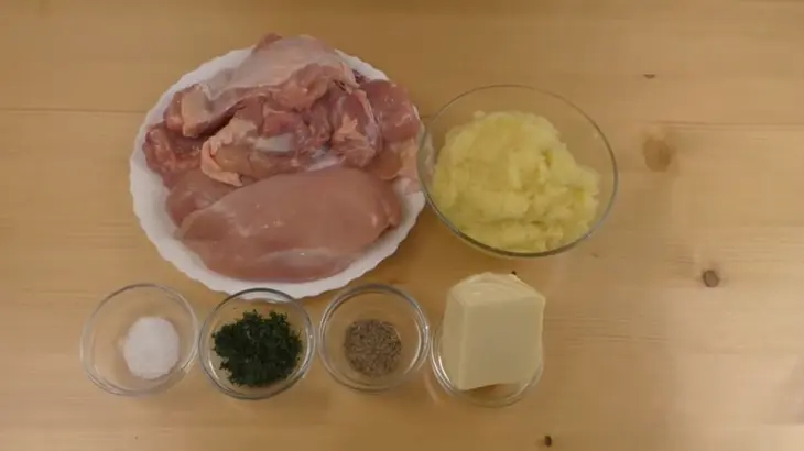 Куриные мешочки с начинкой: шаг 1