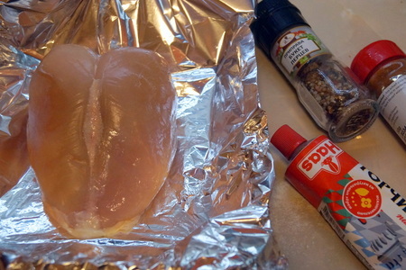 Запечённая куриная грудка к праздничному столу.: шаг 1