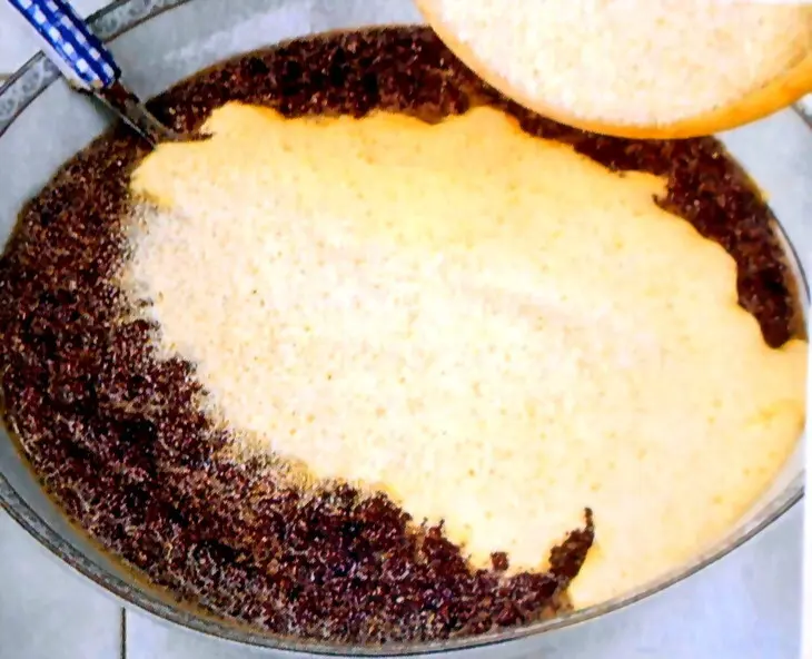 Праздничный маковый торт с марципаном и яблоками: шаг 2