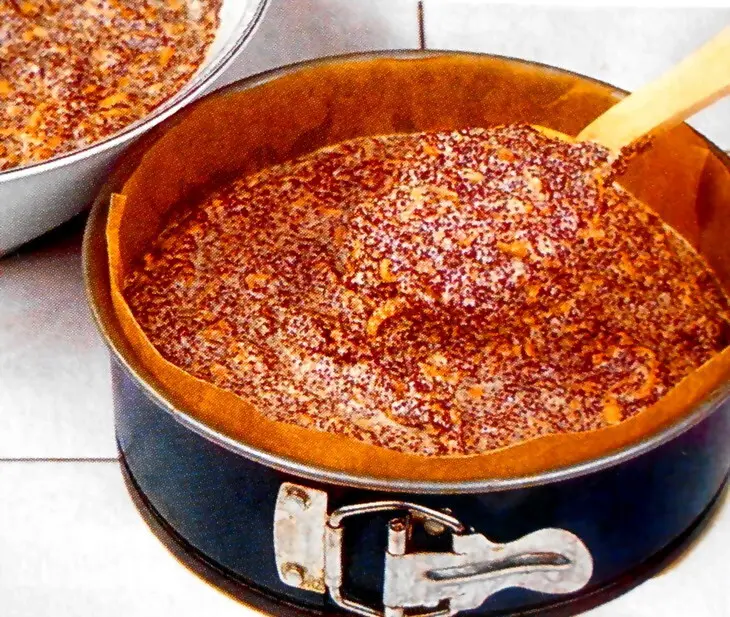 Праздничный маковый торт с марципаном и яблоками: шаг 3