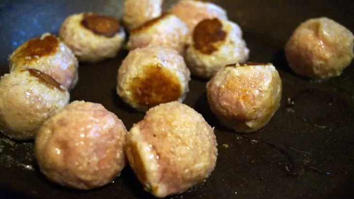 Праздничная закуска - канапе с мясными шариками: шаг 3