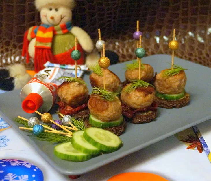 Праздничная закуска - канапе с мясными шариками: шаг 6