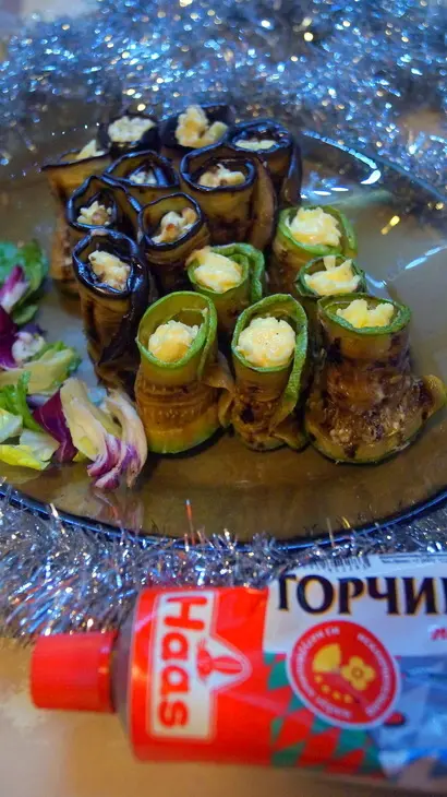 Рулетики из кабачка и баклажана, закуска на новогодний стол.: шаг 5