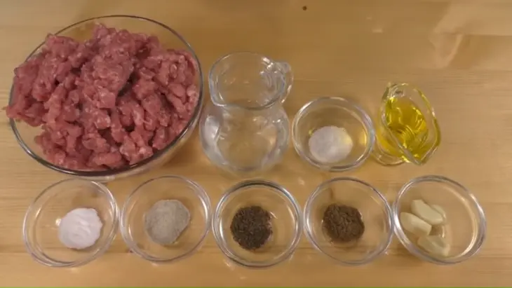 Сочные домашние колбаски: шаг 1