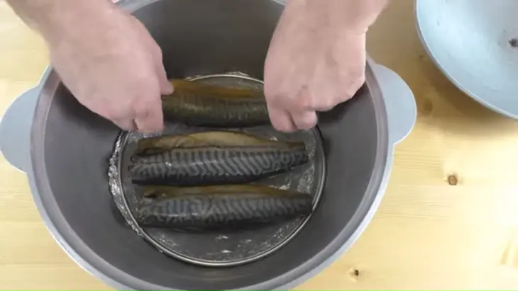 Рецепт домашней копченой скумбрии: шаг 5