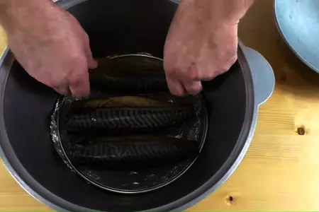 Рецепт домашней копченой скумбрии: шаг 5