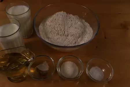 Турецкие открытые пирожки с мясом: шаг 1