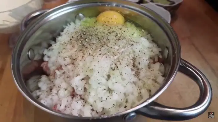 Куриные оладьи в сливочном соусе: шаг 1