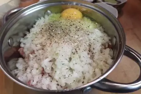 Куриные оладьи в сливочном соусе: шаг 1