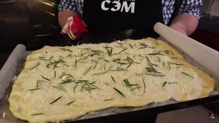 Фокачча с пармезаном и розмарином: шаг 4