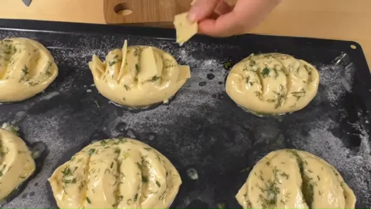 Чесночный хлеб с сырной корочкой: шаг 6