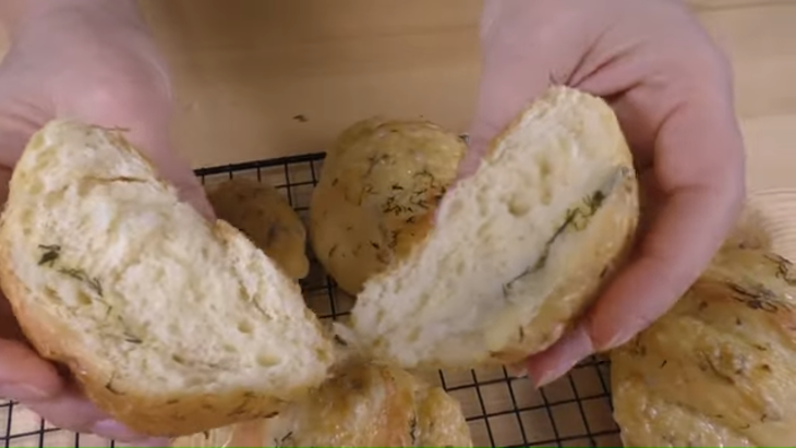 Чесночный хлеб с сырной корочкой: шаг 8