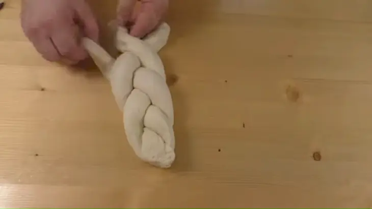 Выпечка к чаю - плетенка с маком: шаг 4