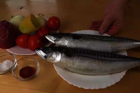 Запеченная скумбрия с овощами: шаг 1