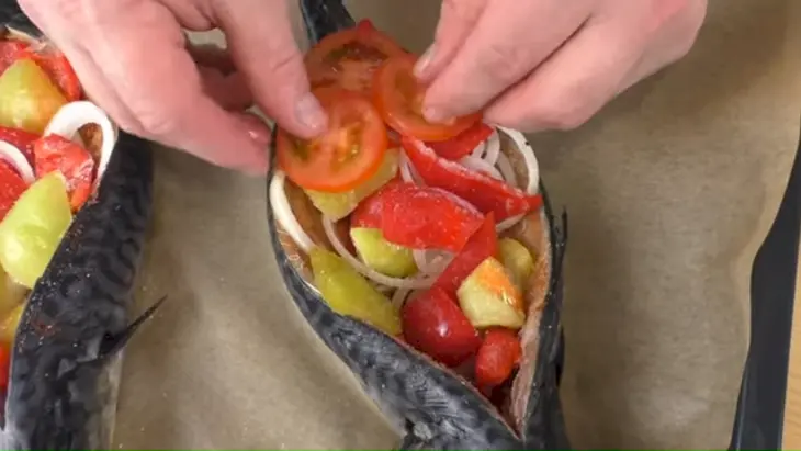 Запеченная скумбрия с овощами: шаг 4