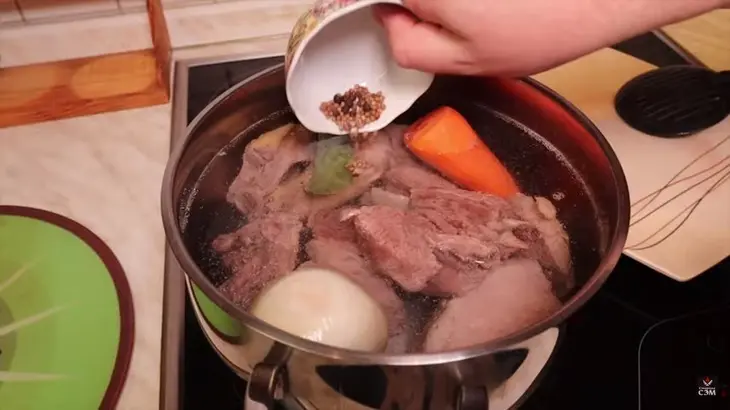 Солянка сборная мясная: шаг 1