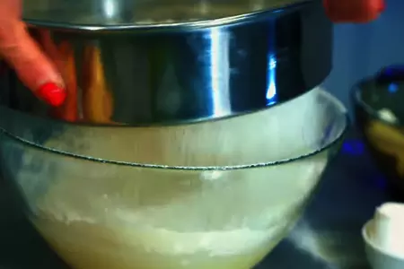 Яблочные оладьи в кляре: шаг 3