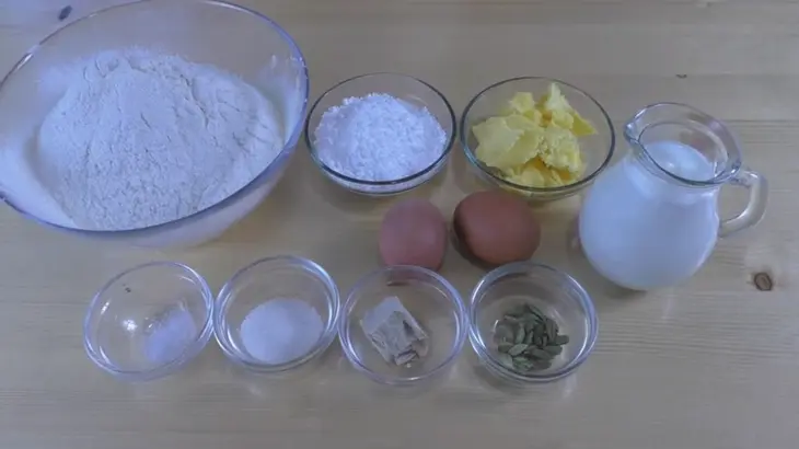 Норвежские булочки с кремом: шаг 1