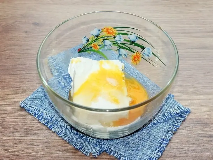 Творожные пирожки с фруктовой начинкой. “махеевъ”, 8 марта: шаг 1