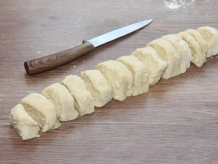 Творожные пирожки с фруктовой начинкой. “махеевъ”, 8 марта: шаг 5
