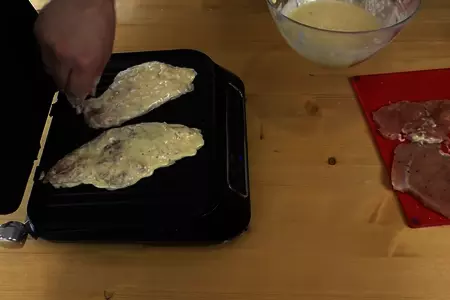 Куриная грудка в луковом кляре: шаг 4