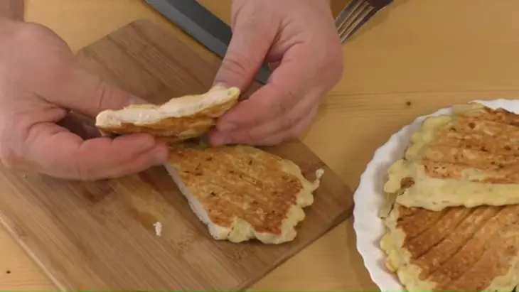 Куриная грудка в луковом кляре: шаг 5