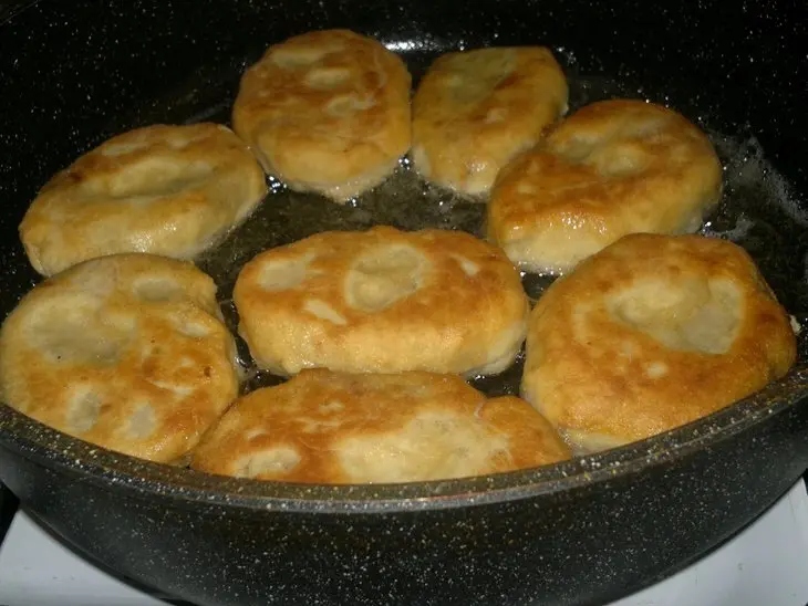 Пирожки с картошкой и куриной печёнкой: шаг 14