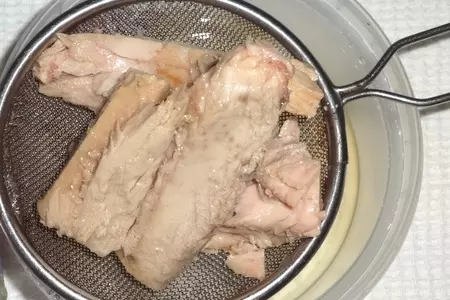 Салат с овощами, тунцом и морской капустой: шаг 3